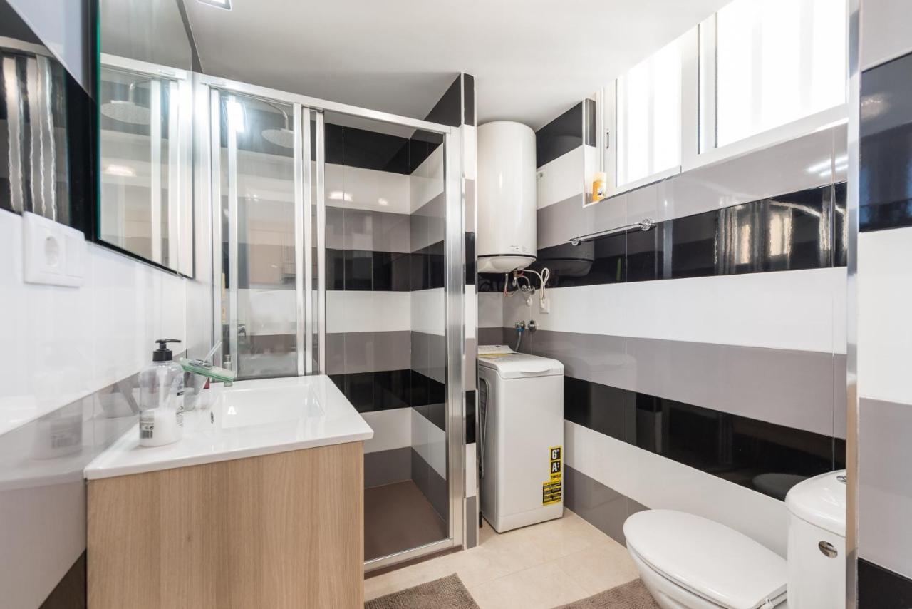 Room In Apartment - 1St Line Top Floor Apartment Carrer del Mar Екстериор снимка