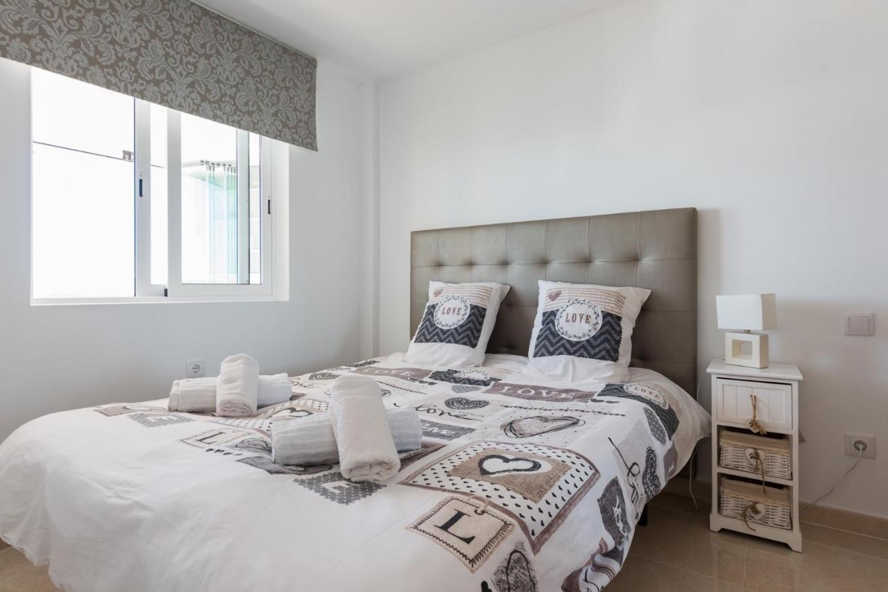 Room In Apartment - 1St Line Top Floor Apartment Carrer del Mar Екстериор снимка