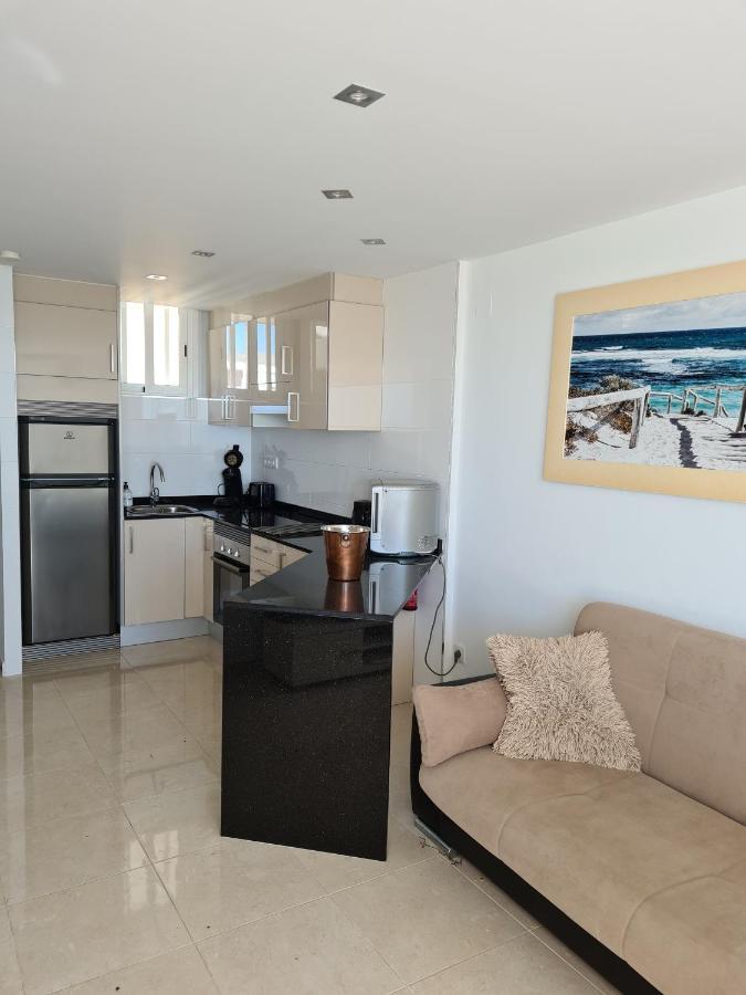Room In Apartment - 1St Line Top Floor Apartment Carrer del Mar Екстериор снимка
